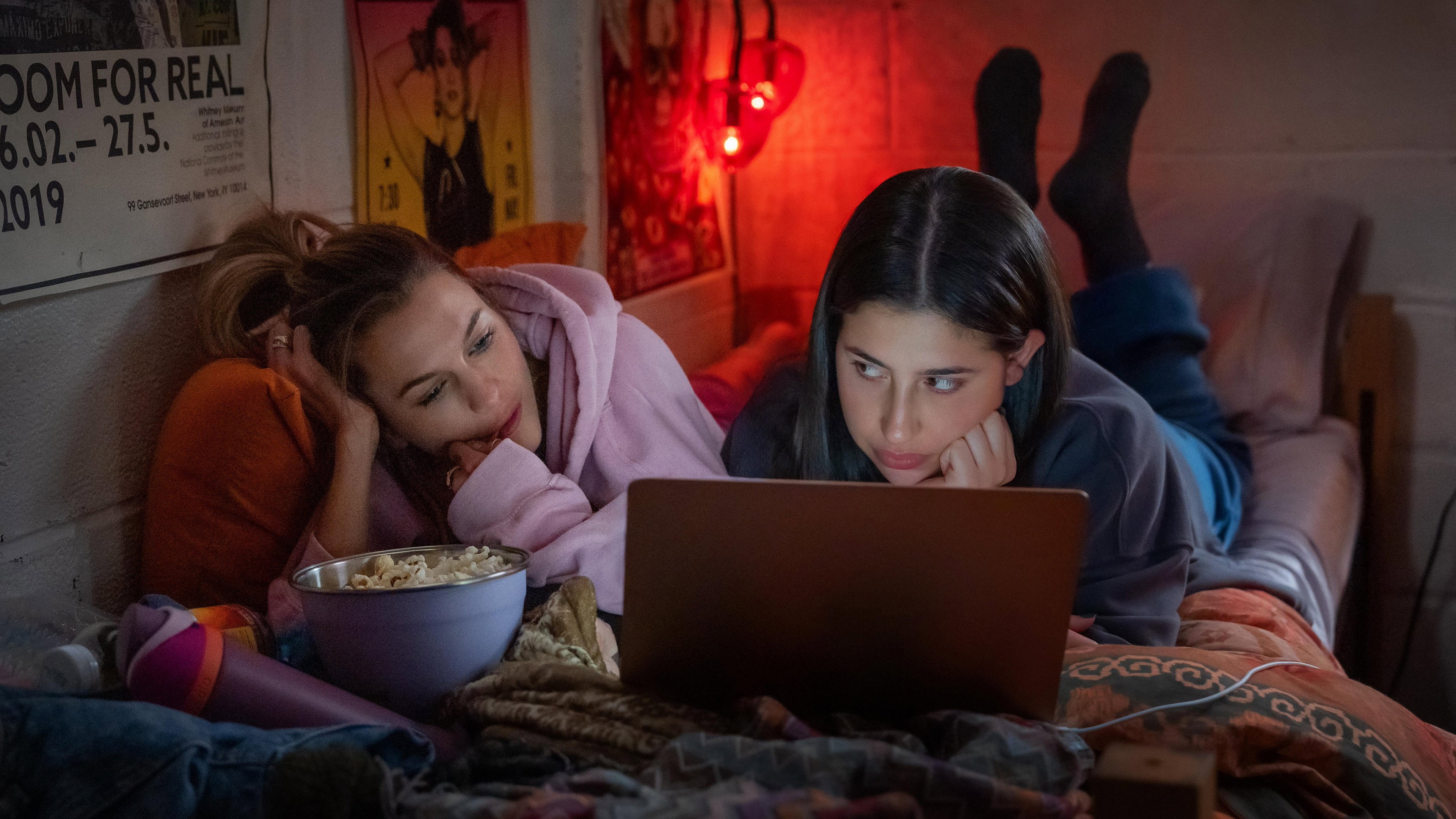 Backdrop of Compañeras de cuarto